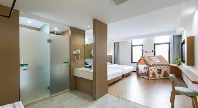 Тент Zhoushan Huayi Holiday Hotel