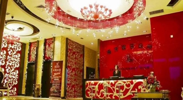 Zhengzhou Hailong Hotel, Rezervovat Hotel Čeng-čou Henan