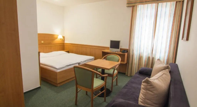 Standard Dreier Zimmer Hotel Avion