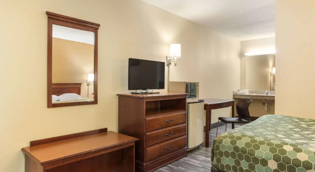 Двухместный номер Standard Econo Lodge Saint Robert