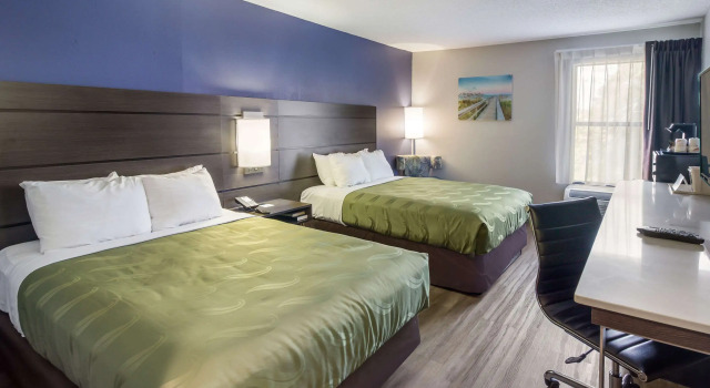 Четырёхместный номер Standard Quality Inn near MCAS Cherry Point