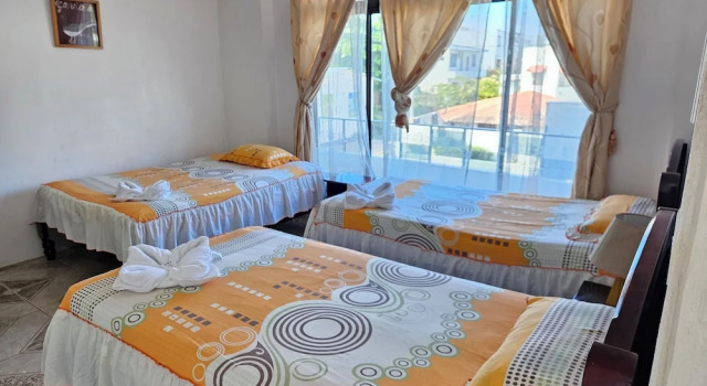Трёхместный семейный номер Standard Hostal Cerro Azul
