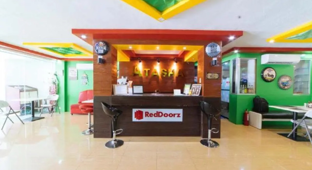 RedDoorz near Notre Dame of Dadiangas University - Vaccinated Staff