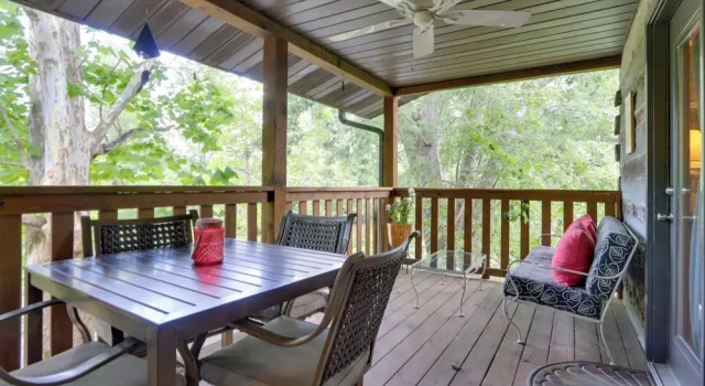 Апартаменты Fire Pit & Deck! Cozy Smoky Mtn Retreat on River