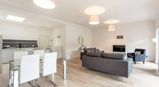 Chester Street 5 Star Residence - Rannoch suite, Забронировать Дом для отпуска Виллы Эдинбурга, рядом с The Royal Bank of Scotland, Вилла