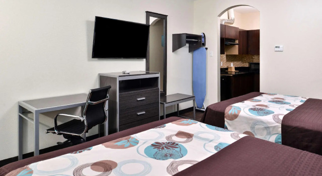 Четырёхместный номер Standard Americas Best Value Inn & Suites Spring / N. Houston
