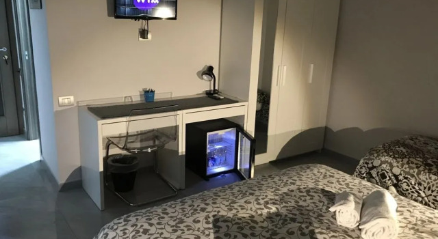 B&B La Casa di Sassa, Забронировать Отель «постель и завтрак» Отели Неаполя с бассейном, рядом с Концертный зал «Напулитаната», Бассейн