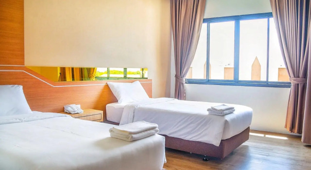Srilamduan Hotel, Varaa Hotelli Hotellit North-Eastern Thailand pysäköinnillä, Pysäköinti