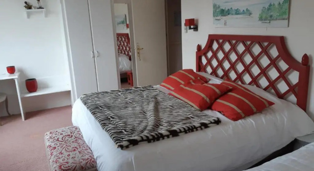 Четырёхместный номер Standard Logis Hôtel Auberge Du Centre Châteaux de la Loire