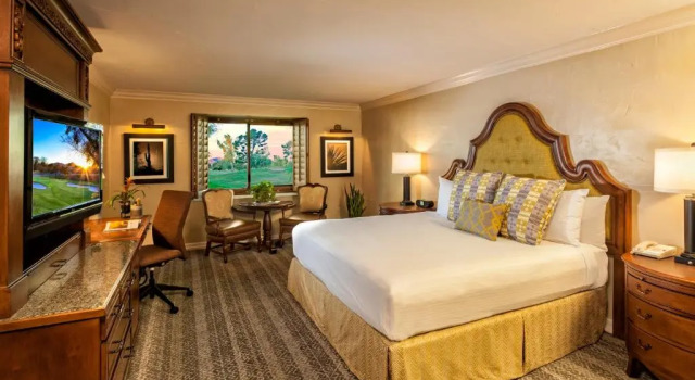 Номер Standard с видом на поле для гольфа The Scottsdale Resort & Spa, Curio Collection by Hilton