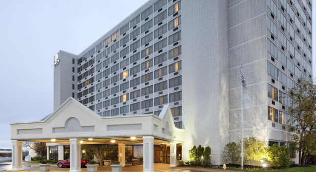 Двухместный номер Standard DoubleTree by Hilton St. Louis at Westport