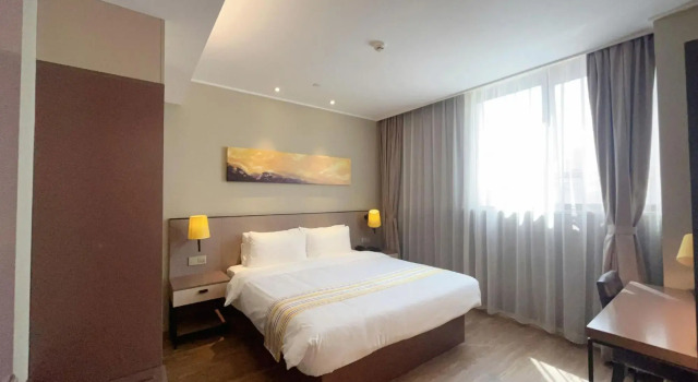 Homeinn Plus Hotel (Shanghai Dishui Lake Port City New World), Varaa Hotelli Shanghai Shanghai