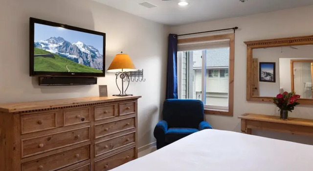 Queen Esther at Deer Valley Resort - Two Bedroom Condo with Hot Tub #2346 2 Condo, Varaa Lomakeskus Deer Valley 