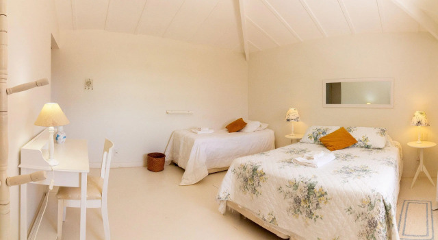 Harmoniosa Mansão com Sete Suítes a 3 min da Praia da Ferradura por Luxury Rentals, Забронировать Отель Отели в центре Бузиус, в центре