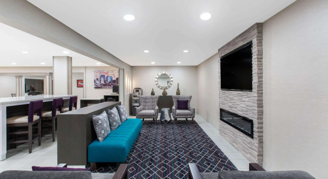 La Quinta Inn & Suites Blue Springs, Book Hotel Hoteller i Blue Springs med pool, Swimmingpool