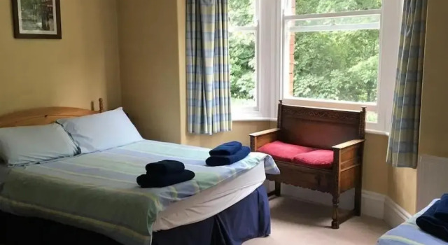 Четырёхместный семейный номер Standard Burton Villa Guest House