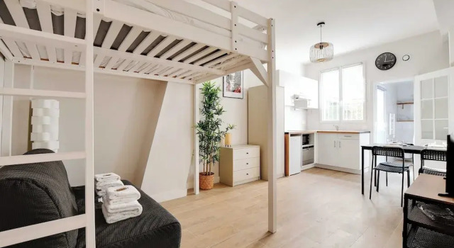 Intimate Studio - 4P - Canal St Martin, Забронировать Отель Отели Парижа с парковкой, рядом с Les Orgues de Flandre, Парковка