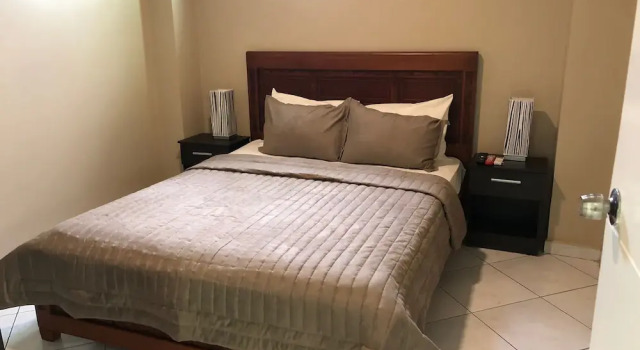 Lodging Ecuador Suites  Rooms, Забронировать Отель Гуаякиль Гуаяс, рядом с Omni hospital