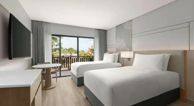 Двухместный номер Premier с видом на бассейн Courtyard by Marriott Phuket, Patong Beach Resort