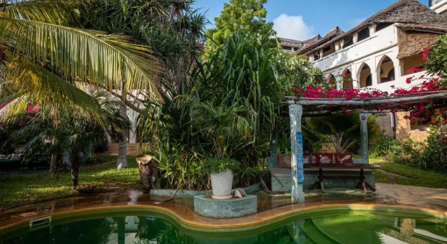 Banana House and Wellness Centre, Book Hotel Shela Coast Region