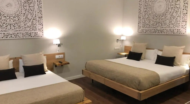 Четырёхместный номер Standard с видом на сад Hotel Radha