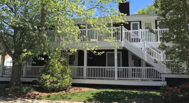 Country Club Drive 333, Забронировать Дом для отпуска Коттеджи Рехобот-Бич, рядом с Rehoboth Railroad Station, Коттедж
