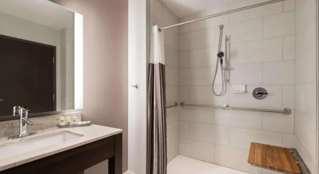 Двухместный номер Accessible La Quinta Inn & Suites by Wyndham Orlando I-Drive Theme Parks