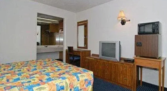 Holiday Inn Express Brevard City Center by IHG, Забронировать Отель Бревэрд Северная Каролина, рядом с Бревардский колледж