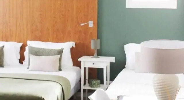 Трёхместный номер Standard с балконом и с видом на озеро Hotel Au Bon Coin du Lac