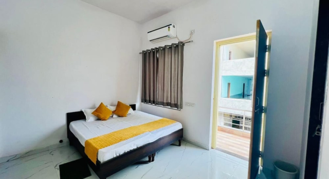 Номер Comfort Kailash Inn