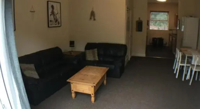 4 Bedrooms, 3 Bathrooms, Comfy beds, 5 Netflix TVs & VAN PARKING