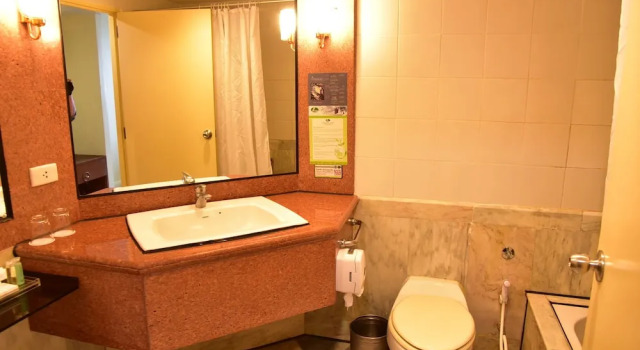 Полулюкс Lee Gardens Plaza Hotel Hat Yai