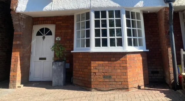 3 Bed Sleeps 6 Free Parking Enclosed Garden, Varaa Lomakoti Mökit kohteessa Merseyside, Mökki