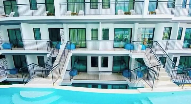 Двухместный номер Deluxe с балконом и с видом на бассейн Poolrada Boutique Hotel - SHA Plus