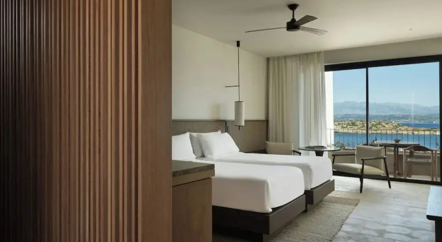 Двухместный номер Executive с балконом и с видом на море JW Marriott Crete Resort & Spa