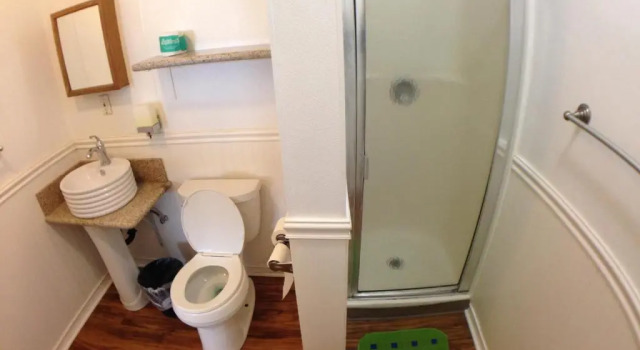 Кровать в общем номере Venice Beach Hostel