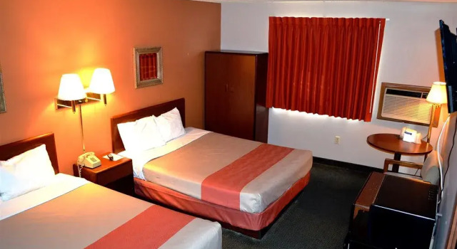Americas Best Value Inn, Rezerwuj Hotel Hotele w Iowa z parkingiem, Parking