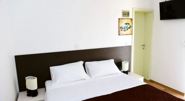 Apartments Zdjelar