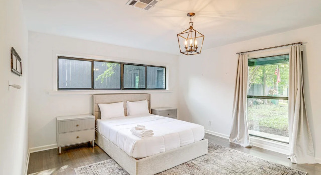 Spacious Houston Home w/ Pool - Near The Galleria!, Забронировать Дом для отпуска Хьюстон Texas Gulf Coast