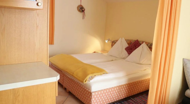 Ferienwohnungen-Pension Kraker, Rezerwuj Hotel Hotele w Karyntia z parkingiem, Parking