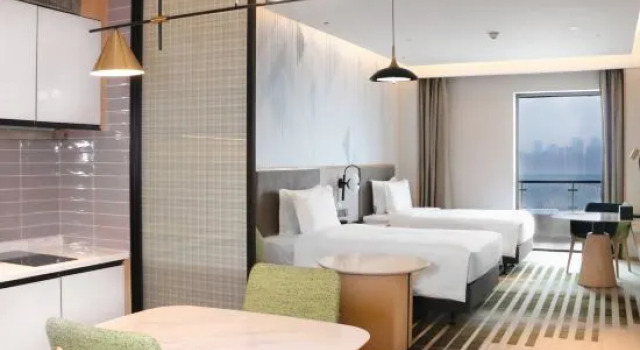 Люкс c 1 комнатой Holiday Inn & Suites Wuhan International Expo