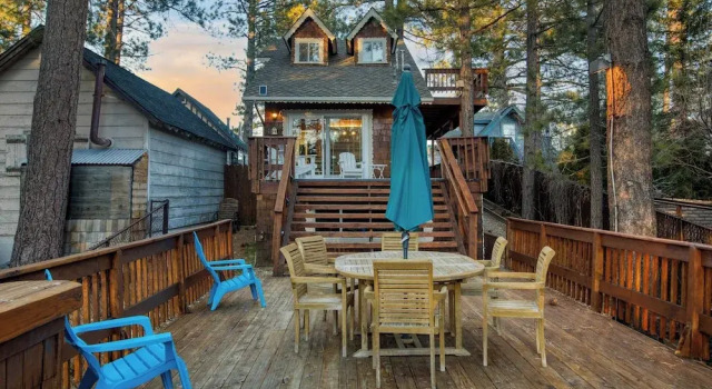 Коттедж Lakefront w/ Private Dock, Hot Tub, Large Deck, Views Lakeside on Lagunita