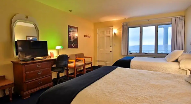 Четырёхместный номер Standard Bay Inn of Petoskey