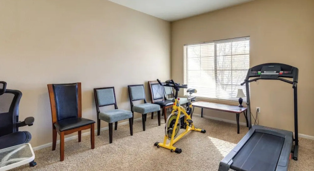 Коттедж 6 Mi to Dia: Spacious Home w/ Backyard in Denver!