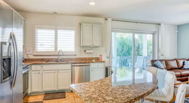 Коттедж Sunshine Lane by Distinctive Beach Rentals