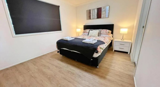 Beautiful & enclosed, 1 bd 1 bth - close to CBR Hospital, 预订 酒店 Phillip 新南威尔士