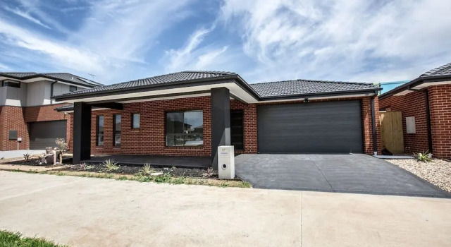 Comfy And Warm Home In Point Cook, Book Hotel Hotels in Point Cook with Parking, Parking