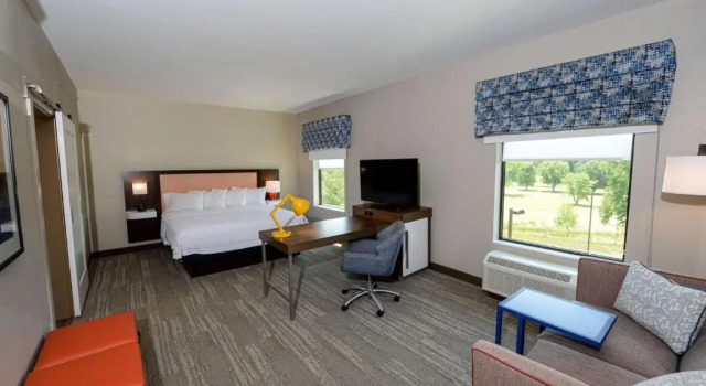 Люкс Hampton Inn & Suites Lenoir, NC