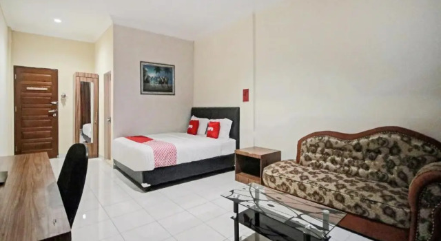 Люкс Deluxe OYO 90381 Belva Guest House