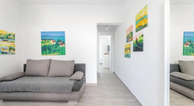 Valasi Studios, Book Hotel  